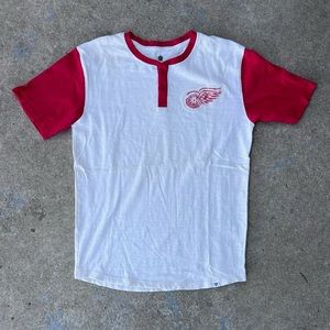 Size L Detroit Red Wings Henley Tee